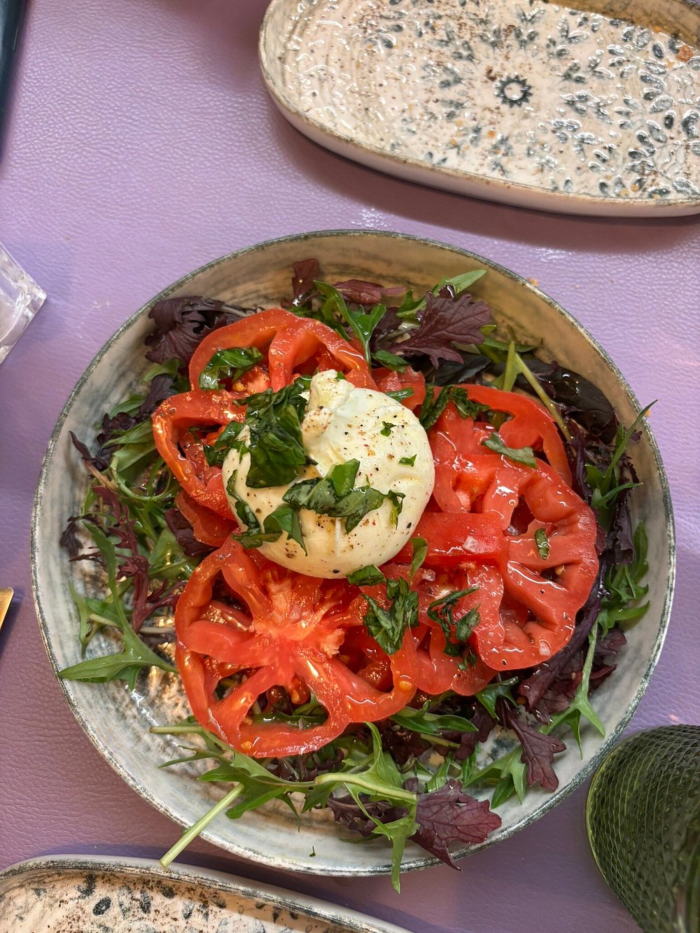 Antipasti italiens — burrata et tomates au restaurant Chez RiTho à Nice